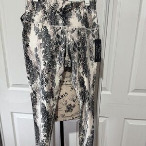 NWT animal print legging medium